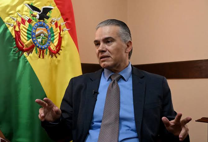 Justiniano demanda a Morales cumplir la ley ante ultimátum