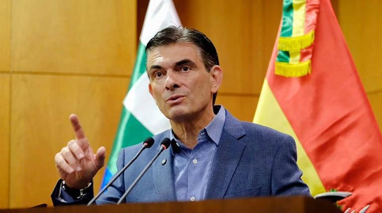 Rodrigo Paz defiende alza del diésel como medida necesaria