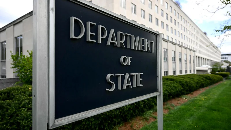 Estados Unidos advierte desde Bolivia sobre sanciones a funcionarios involucrados en narcotráfico