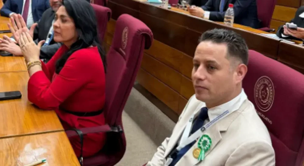 Vicepresidencia aclara que viaje de Edmand Lara a Paraguay fue sin costo para el Estado