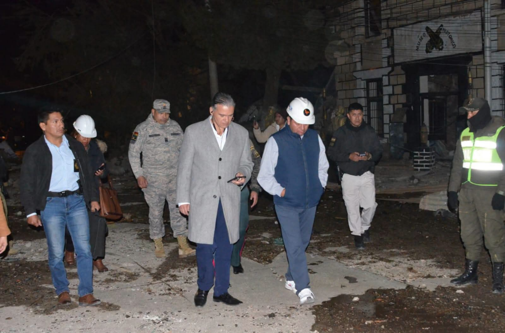 Catorce uniformados desaparecidos tras explosiones en Viacha