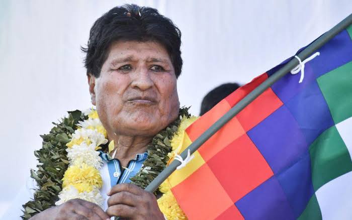 Evo Morales considera su candidatura presidencial pero pospone el debate