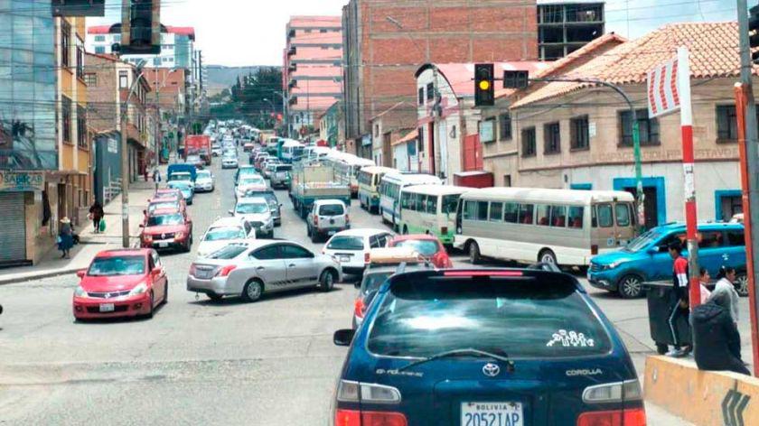 Transportistas de Potosí amenazan con movilizaciones por crisis de combustible