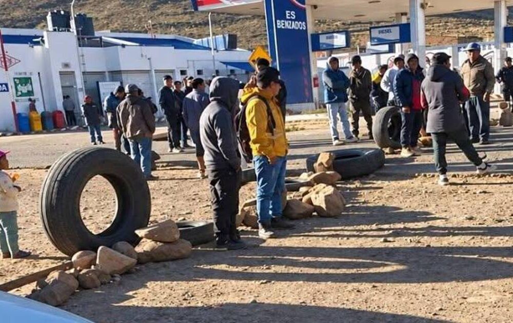 Compromiso gubernamental para abastecimiento de combustible en Potosí tras protestas