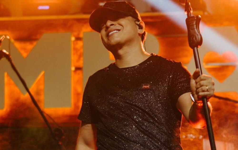 Luis Vega presenta una emotiva versión en vivo de ‘Mi momento humilde’