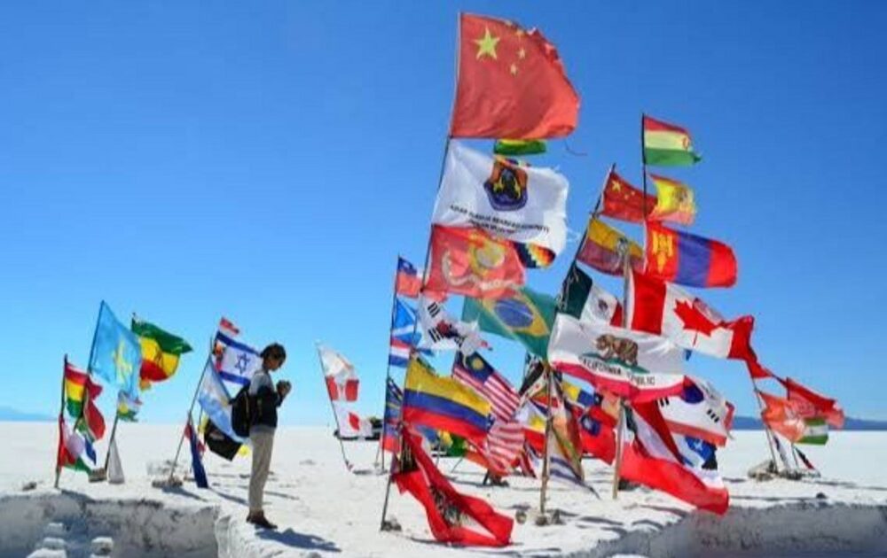Transporte turístico en Uyuni opera a medio gas por escasez de diésel