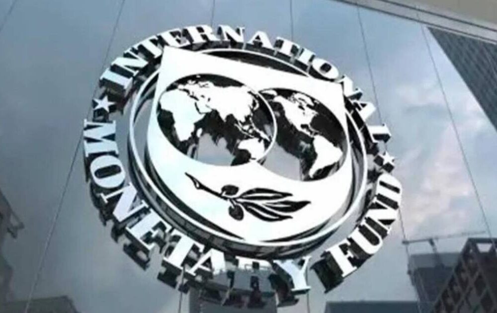Expertos advierten que el financiamiento del FMI no es la solución definitiva a la crisis económica