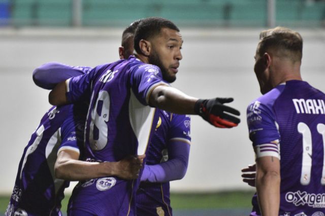 Real Potosí logra un triunfo controversial ante Oriente Petrolero