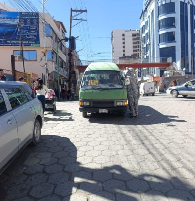 Transporte público en Potosí enfrenta amenazas de sus pares