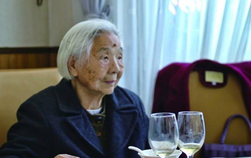 La longevidad de Jiang Yueqin: hábitos poco convencionales a los 101 años