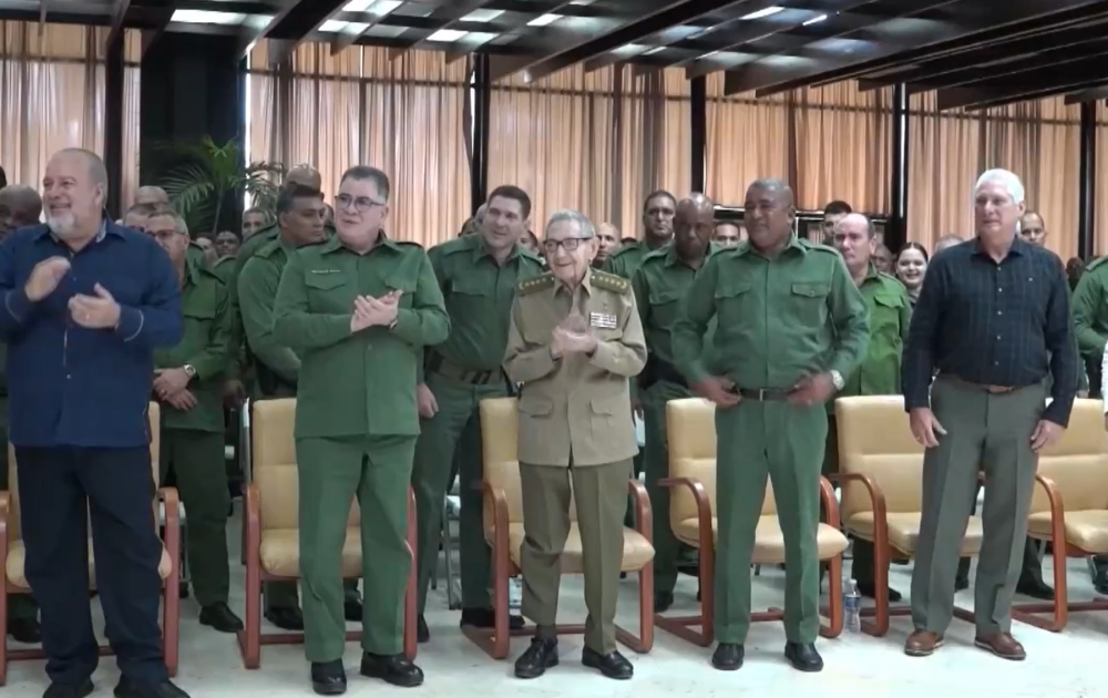 Raúl Castro se presenta en público y desmiente rumores sobre su salud