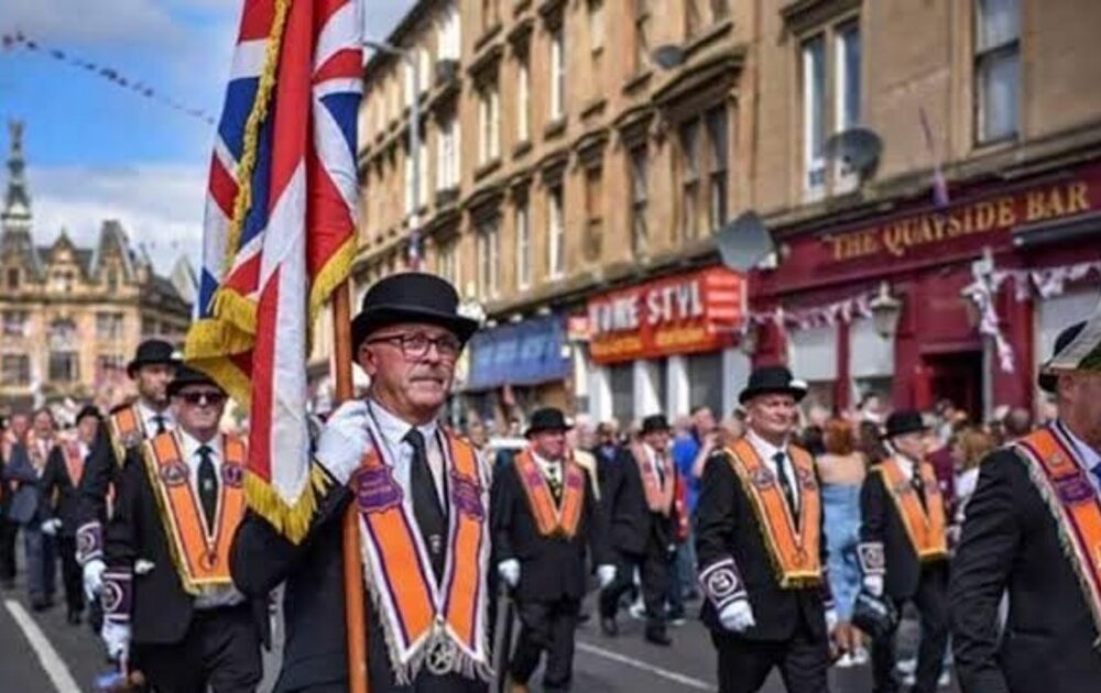 Controversia por desfile de la Orden de Orange en Irlanda del Norte