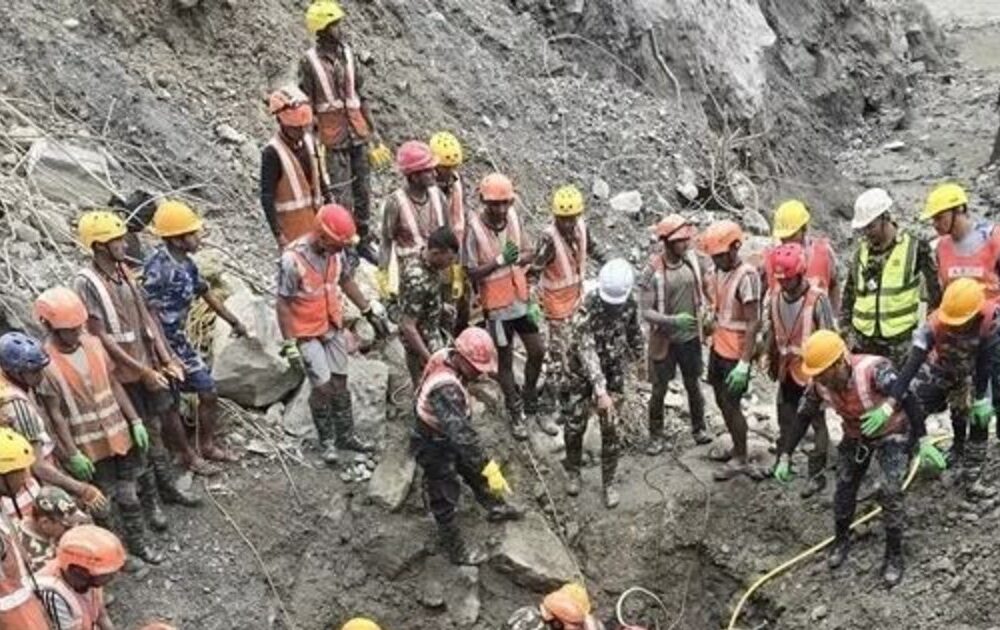 Rescatado tras once días en un túnel en Nepal