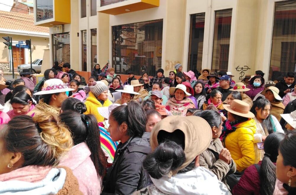 Demandas de padres por cambio de portera en unidad educativa Oscar Unzaga de la Vega