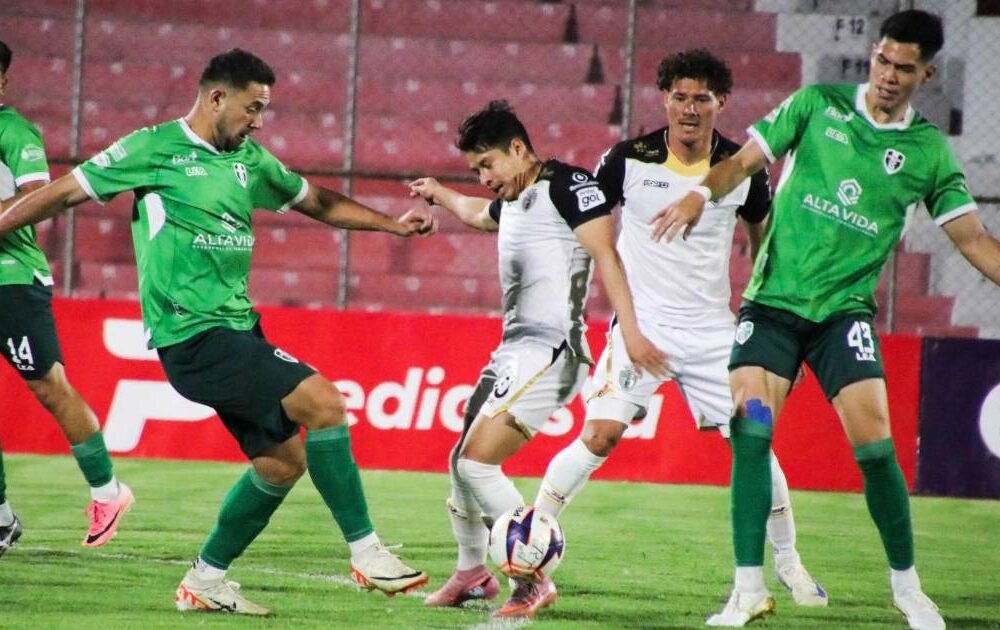 El portero de Real Oruro sufre una fractura en un dedo durante el partido