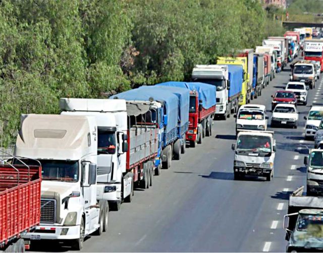 Sectores del transporte se preparan para protestas tras la eliminación de subsidios