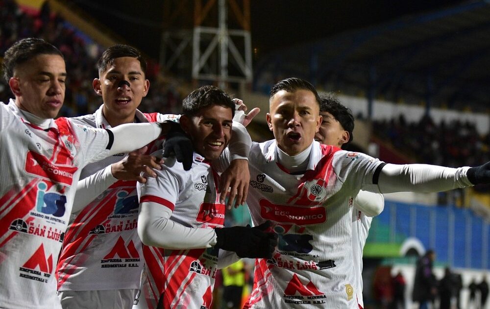 Real Potosí cede puntos en el clásico tras empate agónico