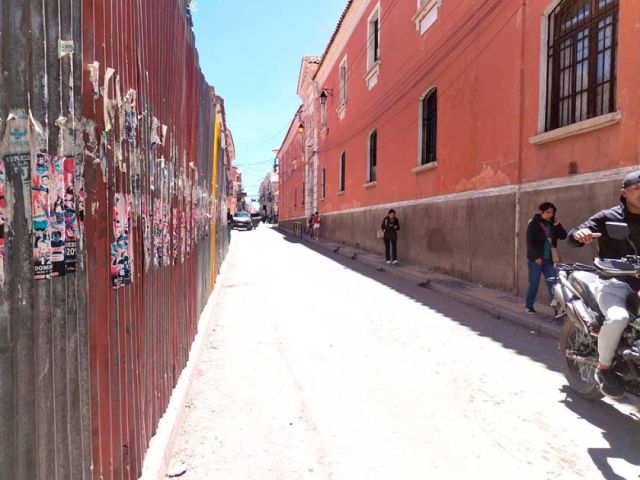 Conflicto en el Transporte Urbano de Potosí: Paro Dividido