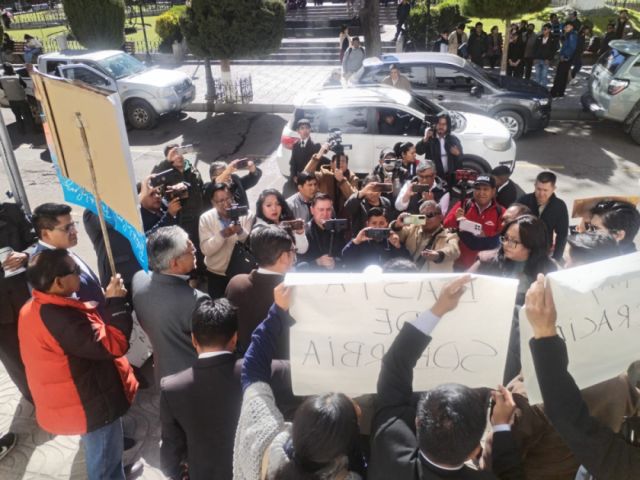 Movilización en Potosí exige respeto a la libertad de prensa