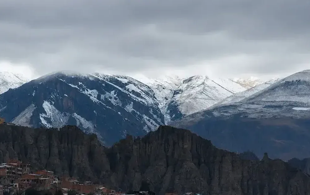 Alerta naranja por nevadas en cinco departamentos bolivianos