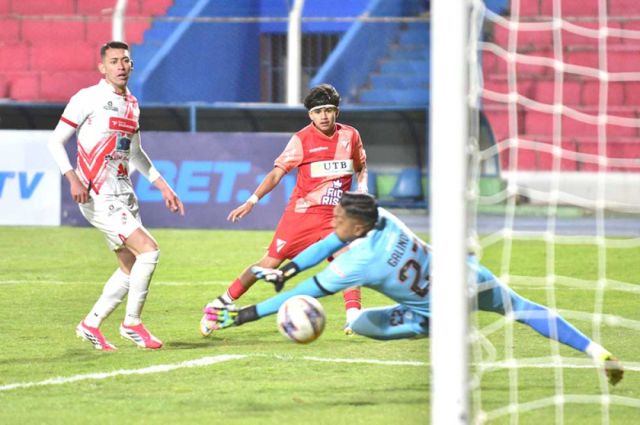 Nacional Potosí sufre dura derrota frente a Always Ready
