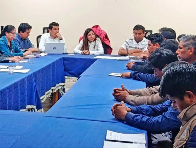Transportistas amenazan con bloqueos si no se revoca el decreto sobre diésel