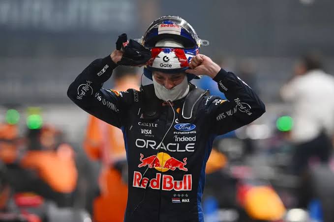 Verstappen se posiciona en la pole para la carrera sprint en Singapur