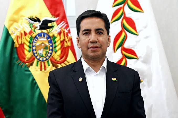 Williams Bascopé toma funciones como ministro interino de Defensa