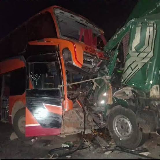 Accidente en la carretera Potosí–Oruro deja tres heridos