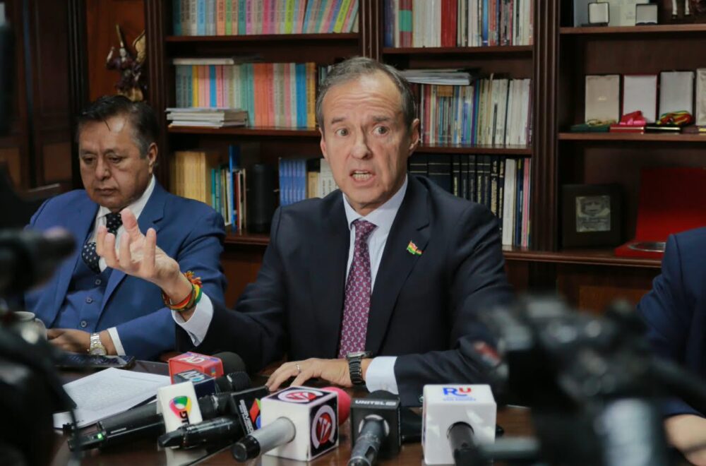 Tuto Quiroga opina sobre el nuevo fiscal general interino José Armando Urioste