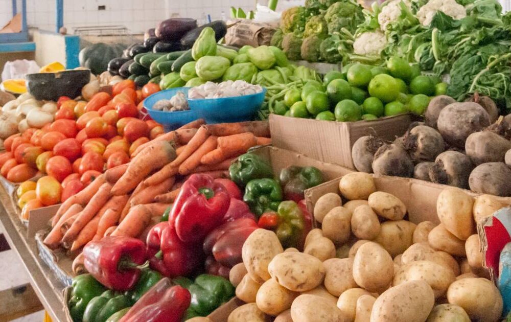 Incremento de precios en verduras en el eje central y descenso en huevo y queso en Santa Cruz