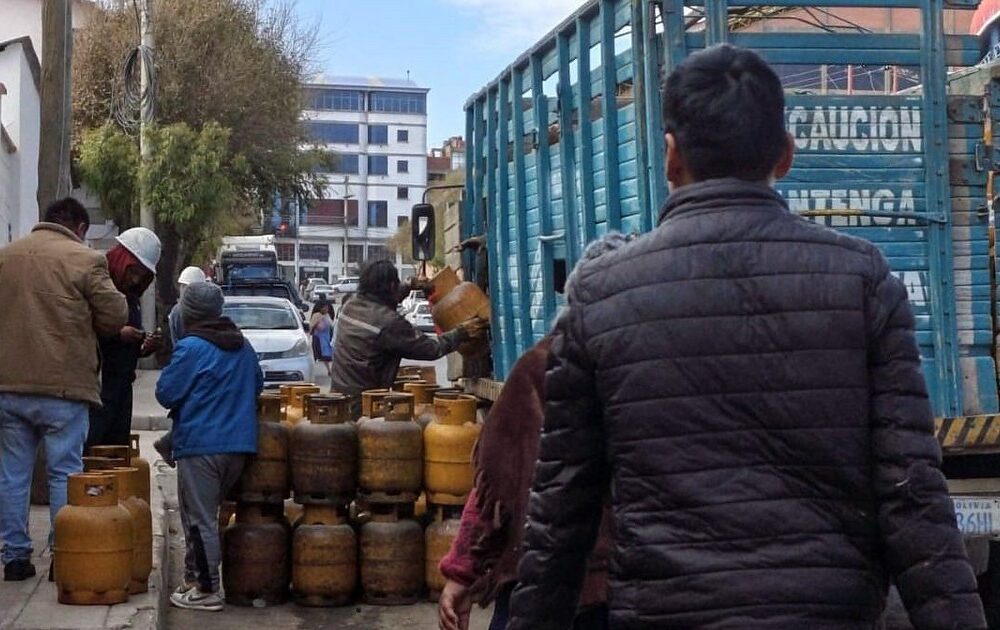 Controles en frontera para combatir el contrabando de GLP desde Villazón