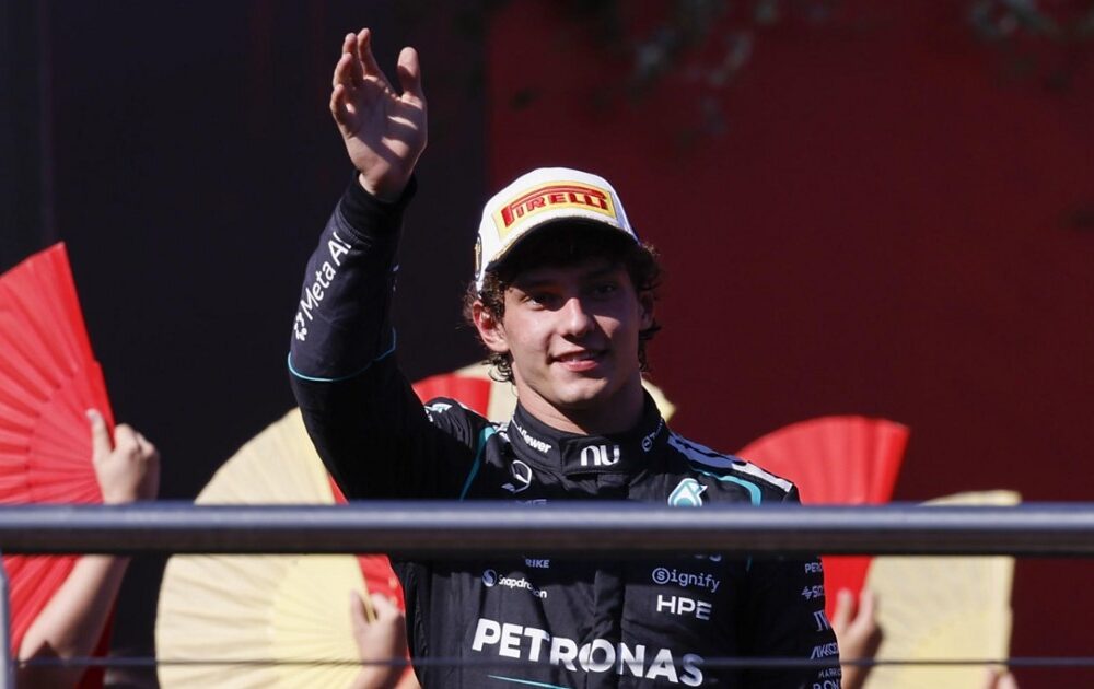 Andrea Kimi Antonelli domina el Mundial de F1 al llegar a Malasia