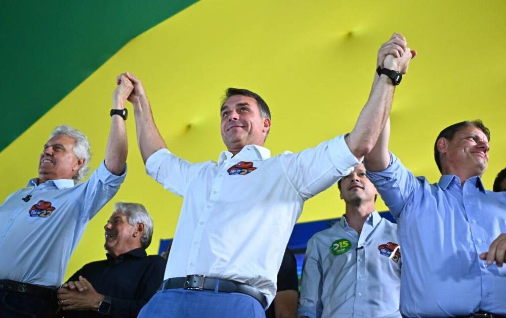 Flávio Bolsonaro recibe apoyo de nuevos aliados para la segunda vuelta