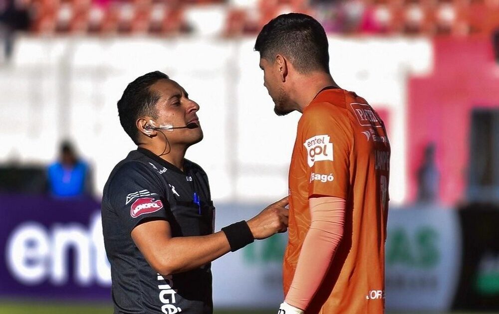La decisión del penal en el partido Nacional Potosí-Bolívar es respaldada por árbitros