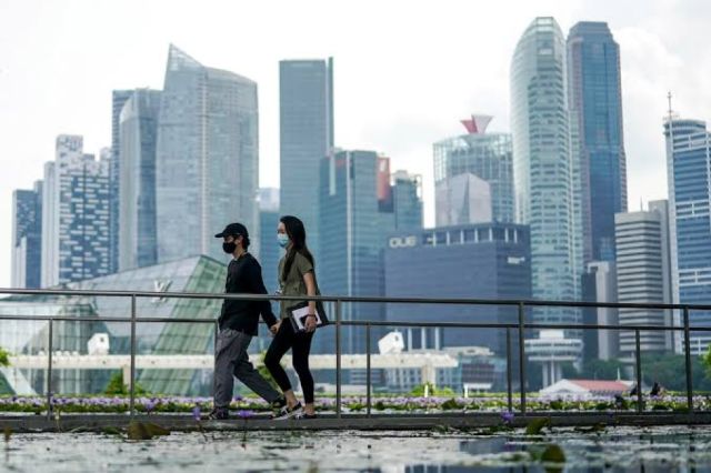 Iniciativa de Singapur promueve citas entre funcionarios para aumentar la natalidad