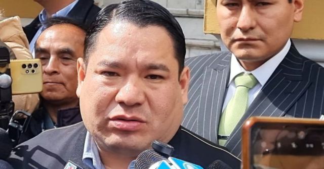 Exfiscal Mariaca realiza llamadas clandestinas desde prisión