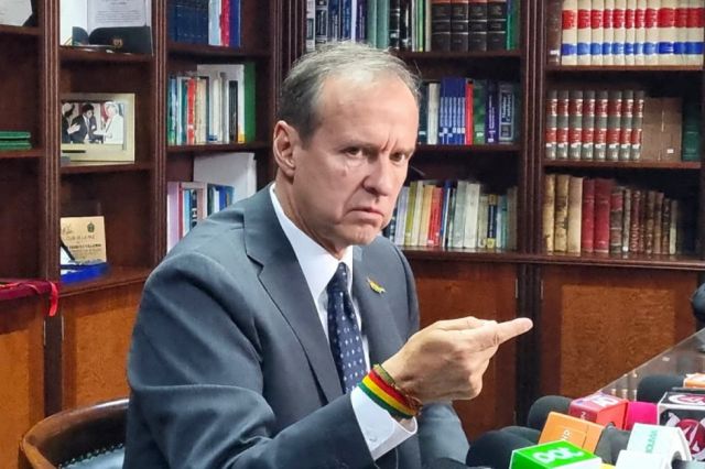 Tuto Quiroga exige disculpas y compensación a Chile por la incautación de madera