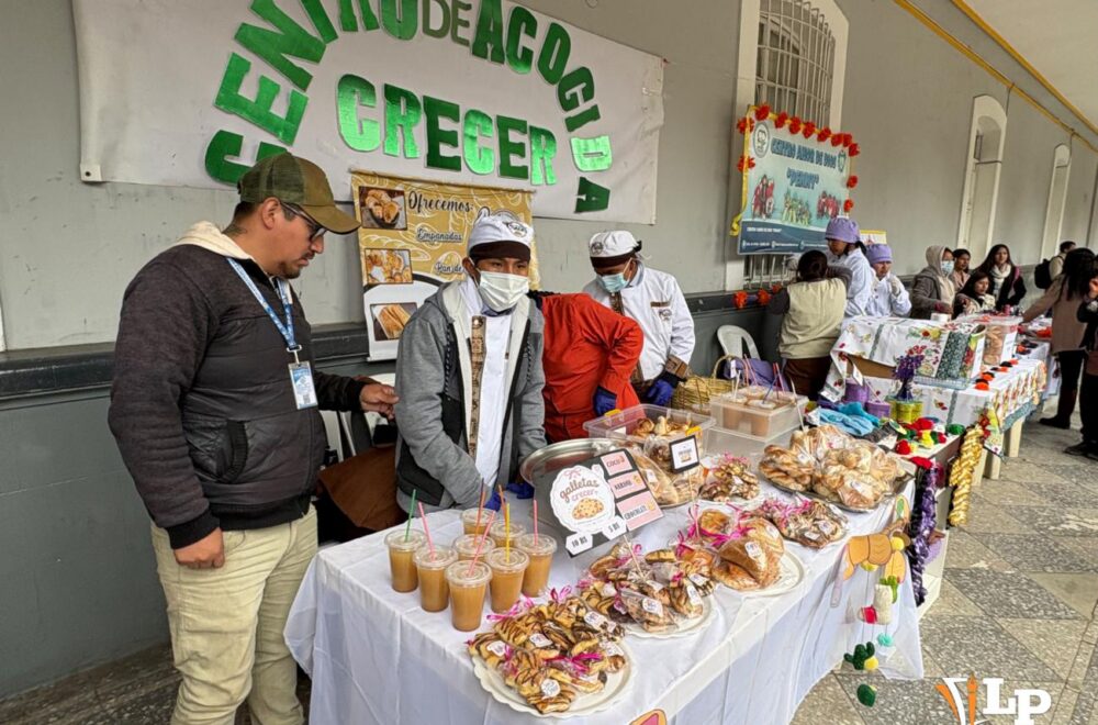 Feria ‘Creciendo con Talento’ destaca el ingenio juvenil en Oruro