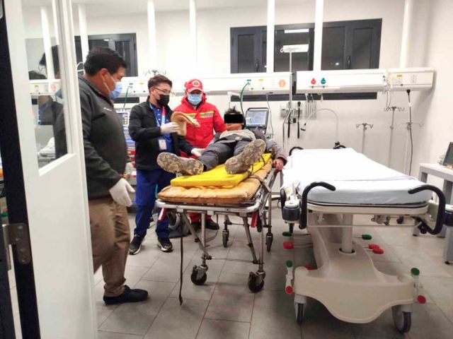 Rescatan a un hombre atrapado tras un choque en la carretera Potosí-Uyuni