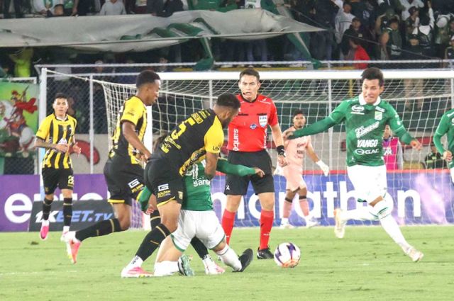 Oriente Palestino se impone ante The Strongest en el Tahuichi