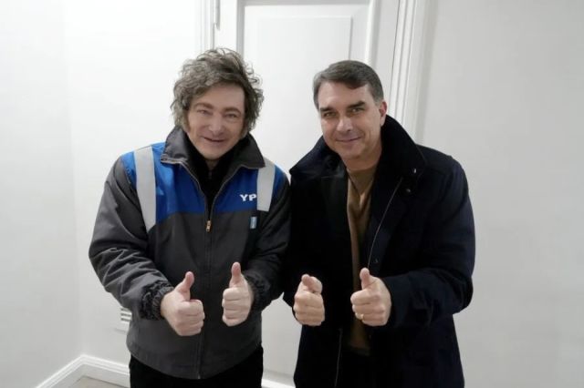 Investigaciones sobre la posible complicidad del Gobierno de Milei en la fuga de Flávio Bolsonaro
