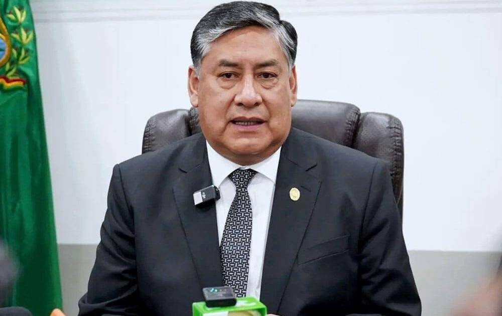 Exdirector de Migración acusa a exautoridades de proteger redes criminales