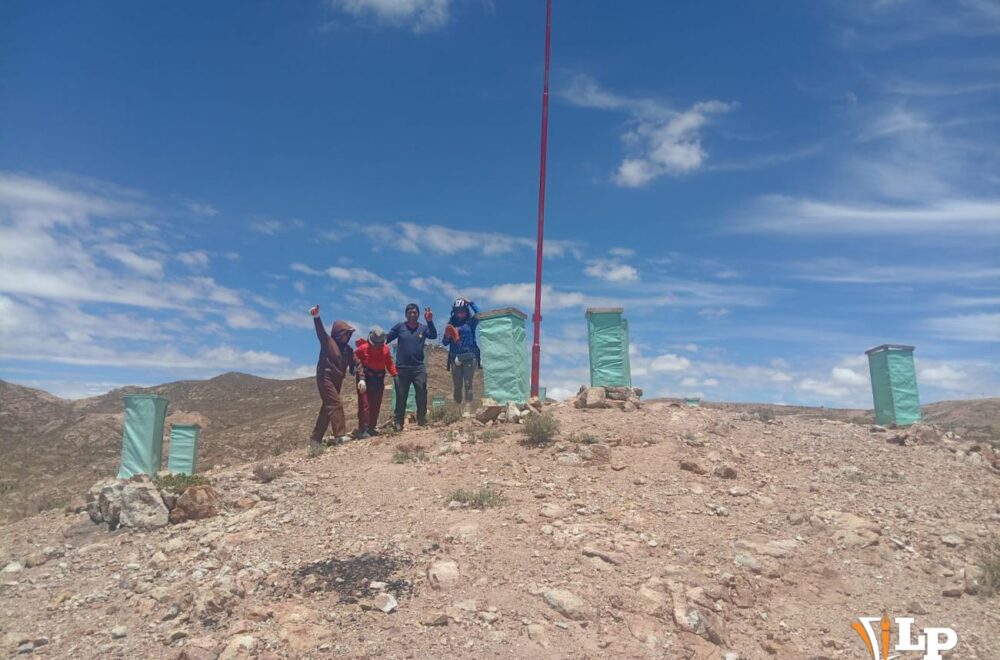 Limpieza del cerro Pie de Gallo previó al izado de la bandera de Oruro