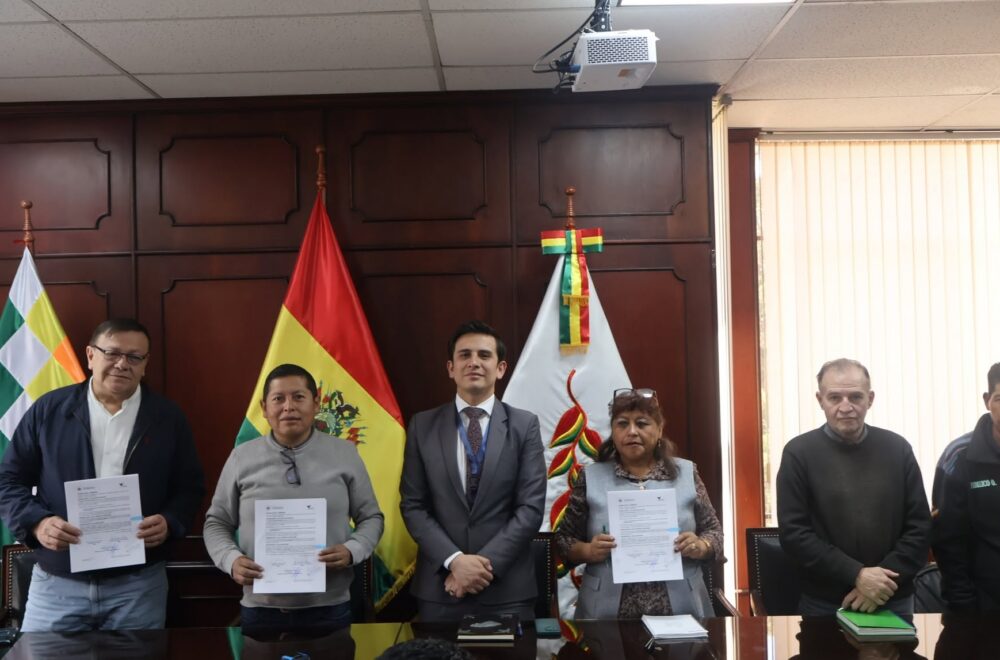 Se firma contrato para un nuevo centro de salud en Betanzos por más de Bs 3 millones