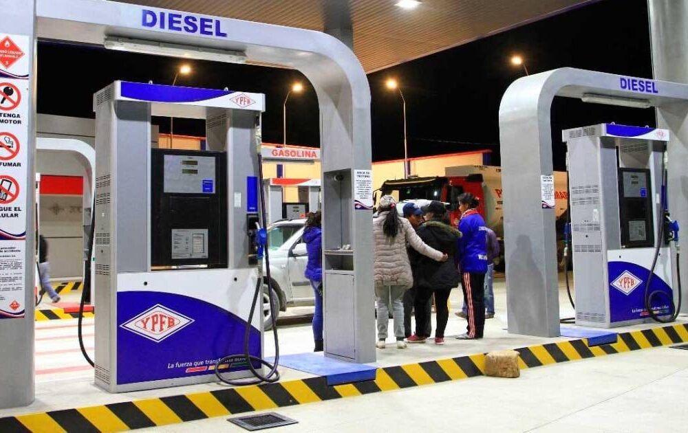 Gobierno revisa precios del diésel ajustándose al dólar oficial