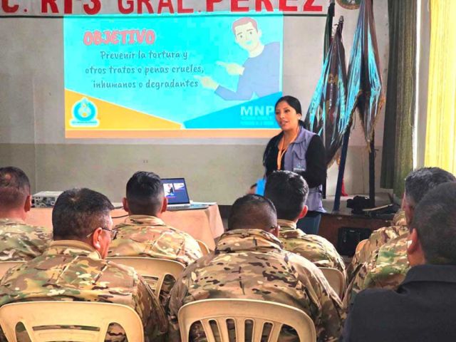 Taller sobre Derechos Humanos en el Regimiento de Infantería 3 de Potosí